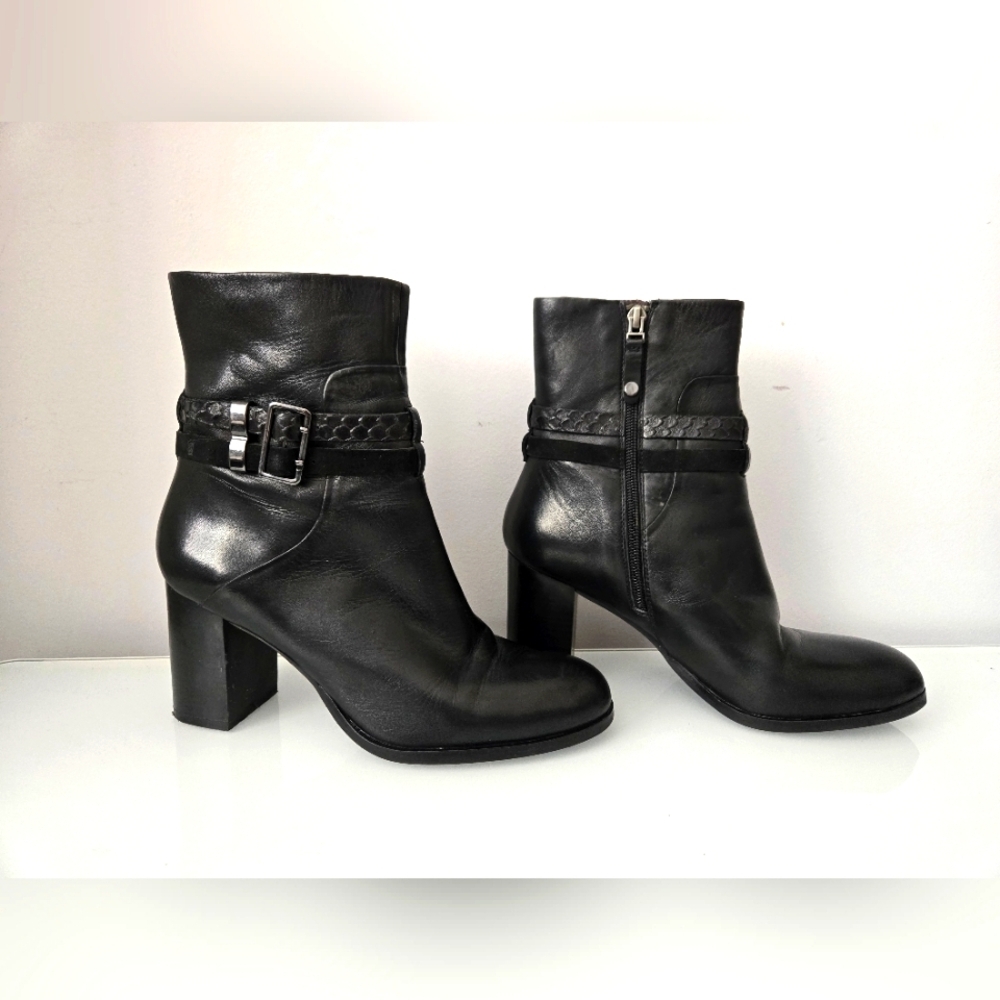 ARNOLD CHURGIN black moto calf heeled leather boots with buckle. Size 39 (8-8.5)